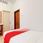 Oyo 93789 Mbah Carik Homestay Syari\'Ah