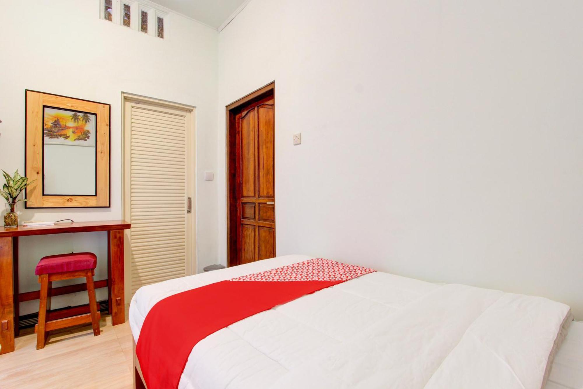 Oyo 93789 Mbah Carik Syari'ah Hotel