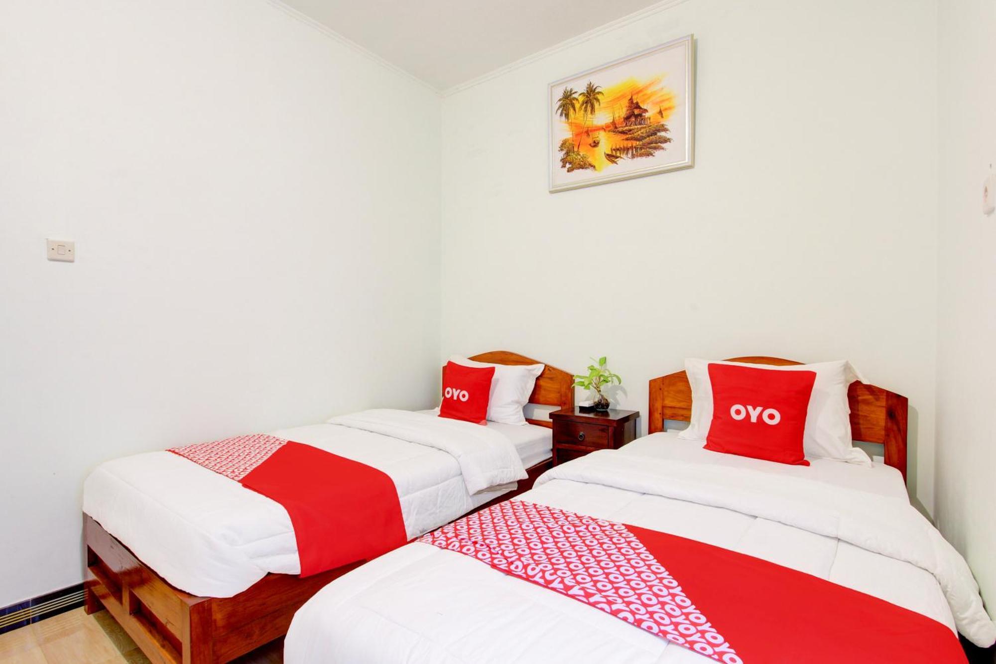 Oyo 93789 Mbah Carik Syari'ah Hotel