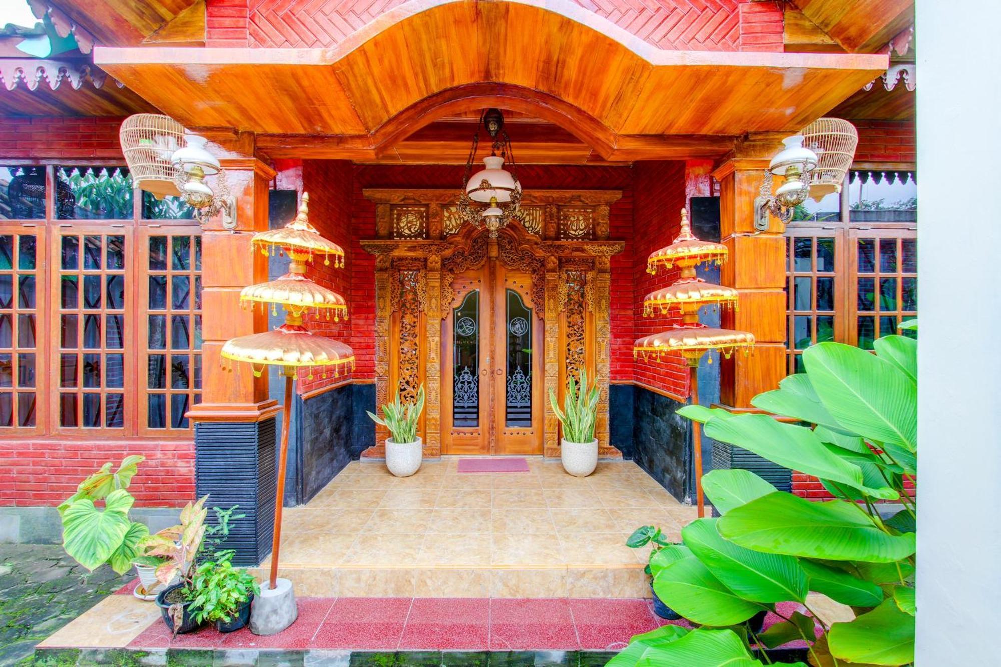 Hotel Oyo 93789 Mbah Carik Syari'ah 2*